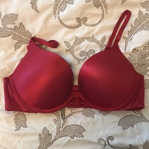 NEVER WORN Victoria Secret size 34B Super Push-Up